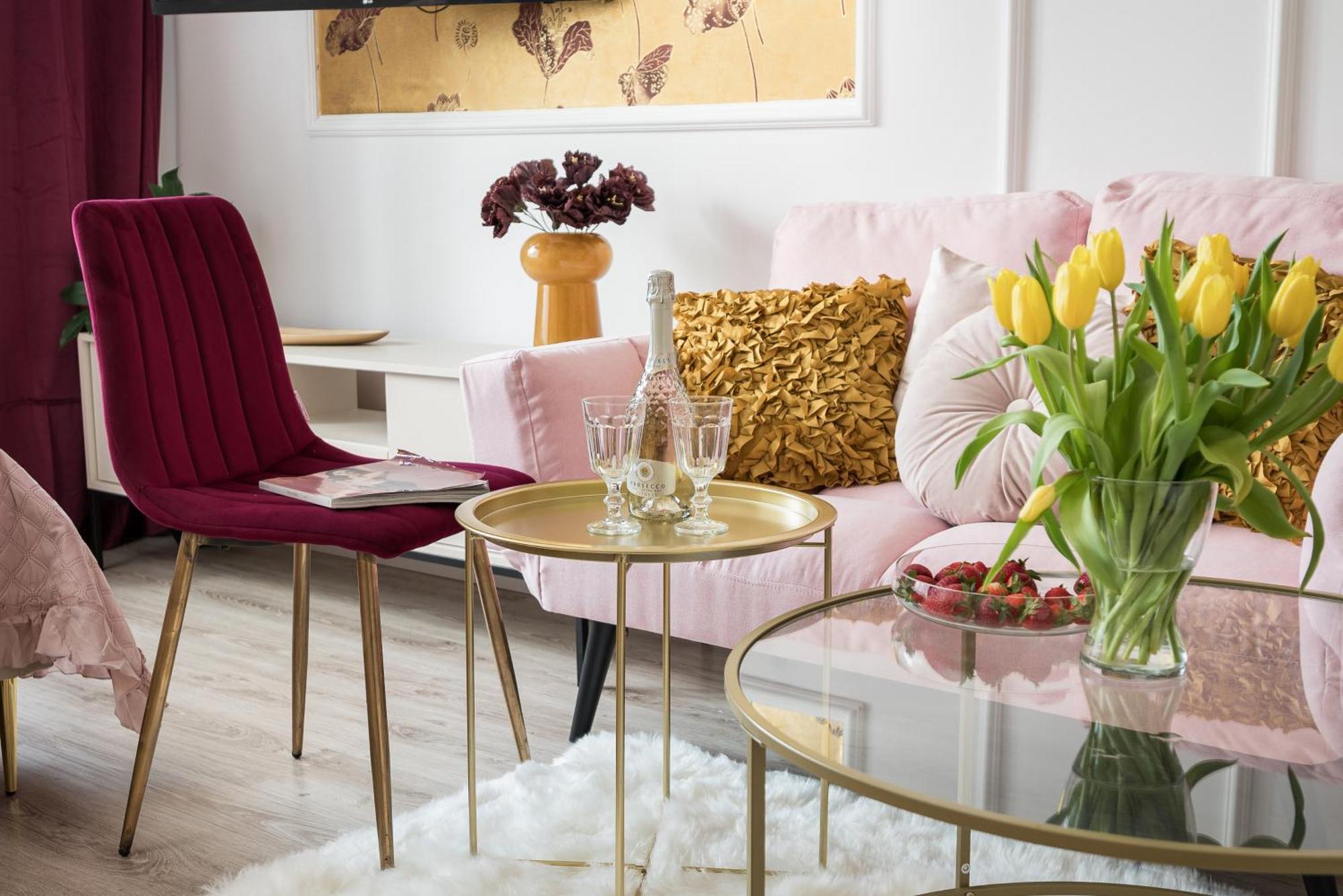 Apartament Pink Elephant 2x1br In Historic Tenement House 1 Km From *