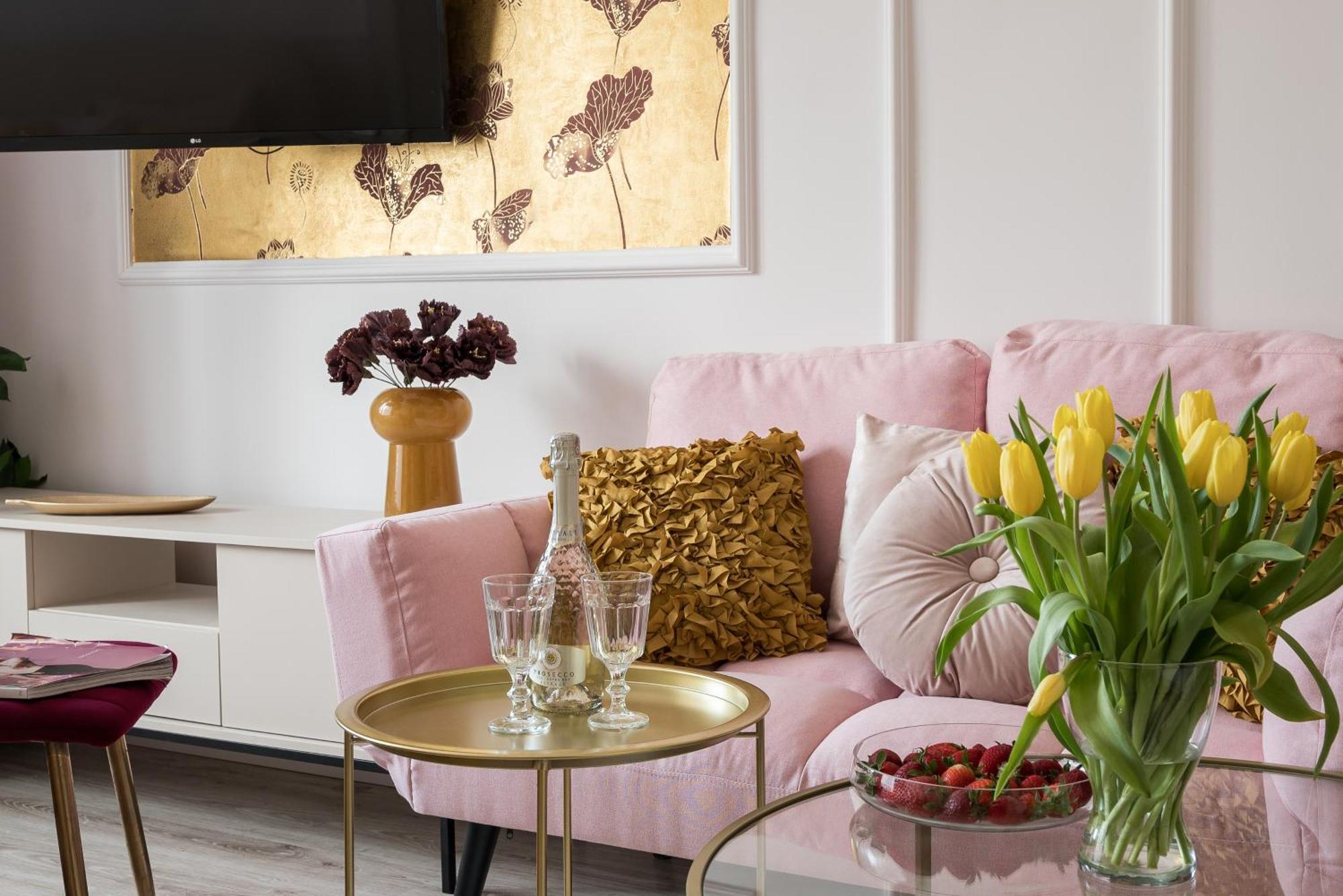 Pink Elephant 2x1br In Historic Tenement House 1 Km From Apartament Warszawa