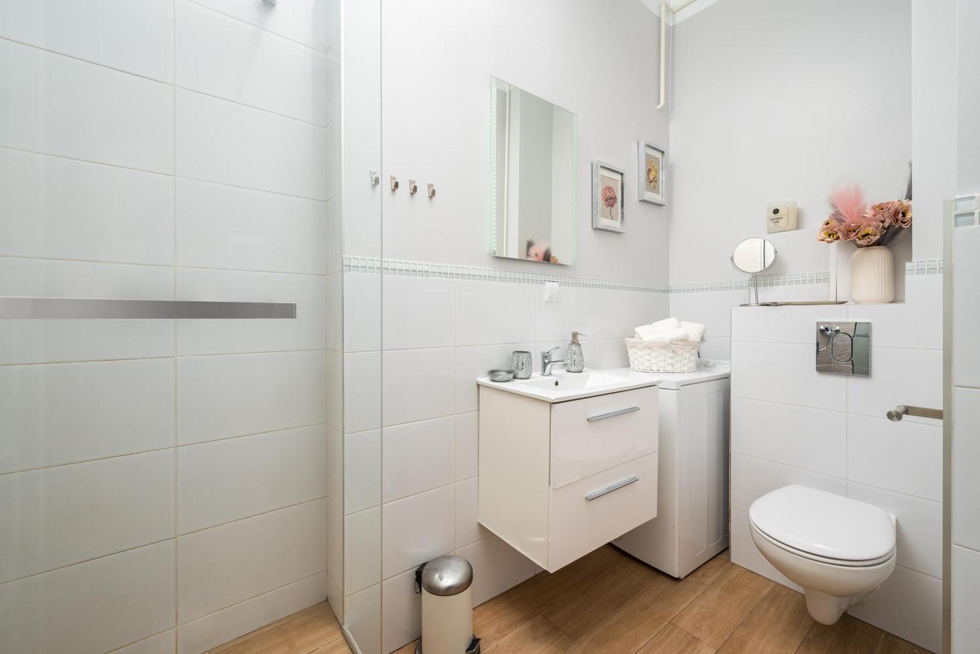 Pink Elephant 2x1br In Historic Tenement House 1 Km From Warszawa