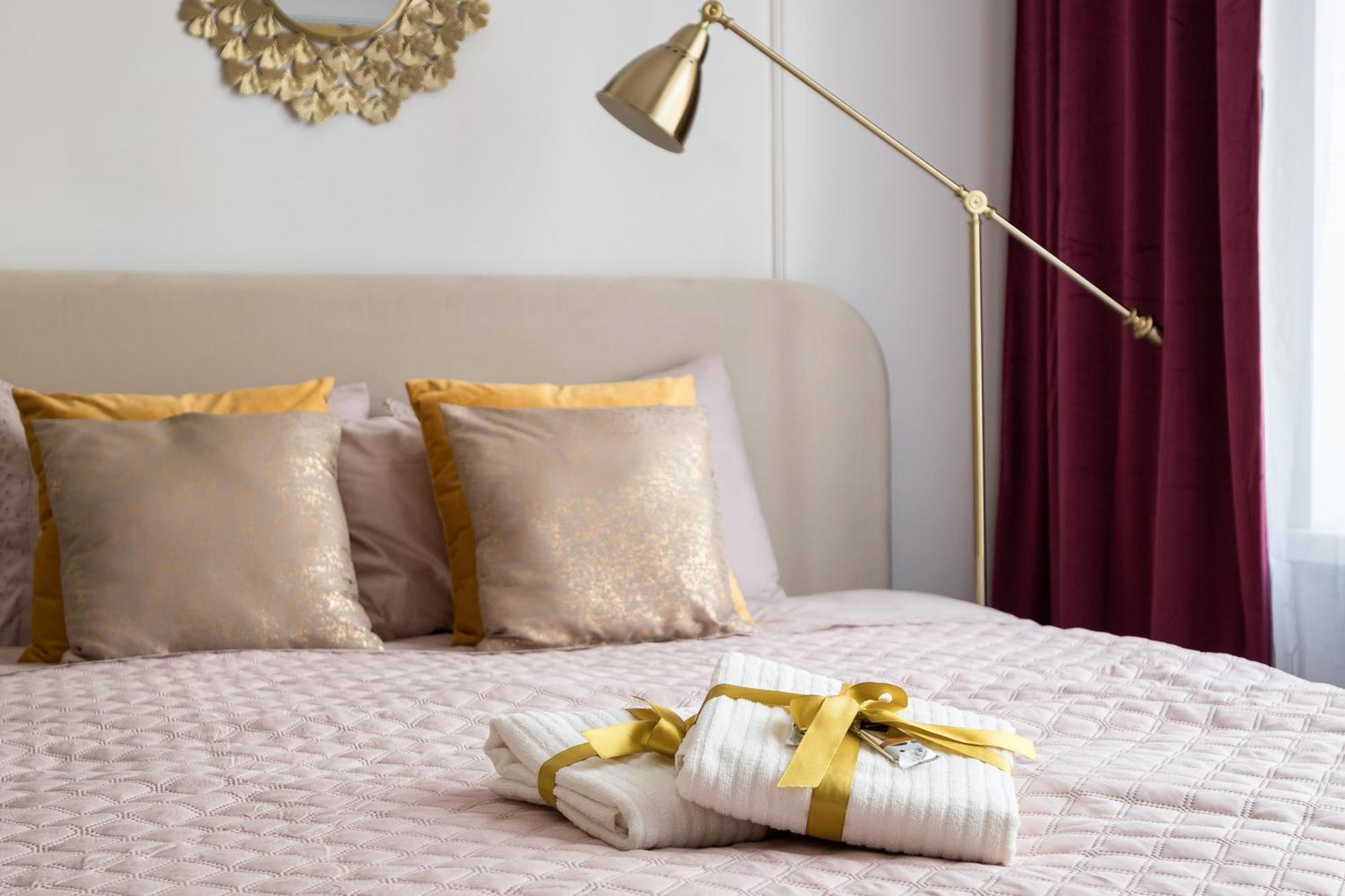 Pink Elephant 2x1br In Historic Tenement House 1 Km From Apartament