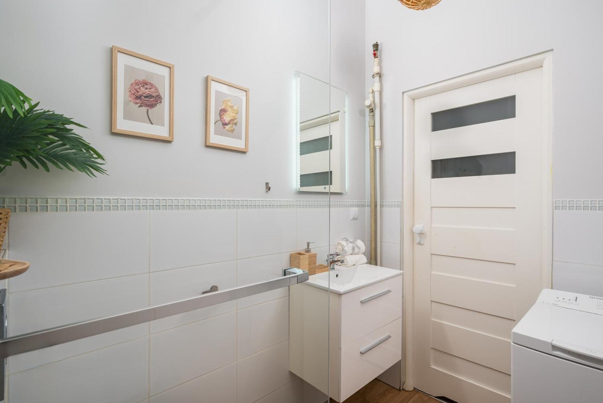 Apartament Pink Elephant 2x1br In Historic Tenement House 1 Km From